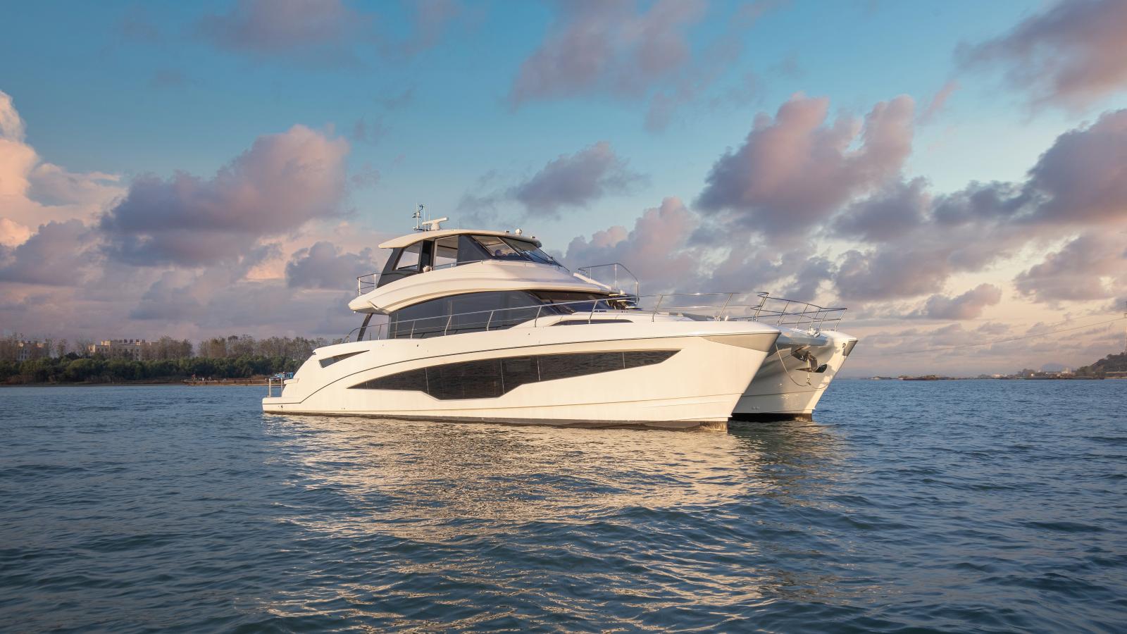 AQUILA 70 YACHT